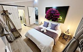 Lincoln Moon Guesthouse
